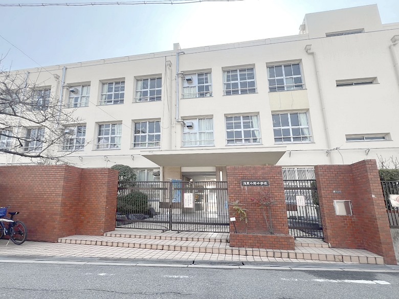 遠里小野小学校画像