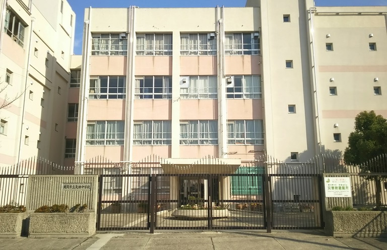 大阪市立矢田中学校画像
