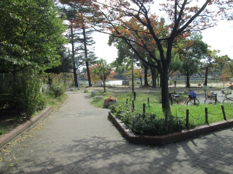 万代池公園画像