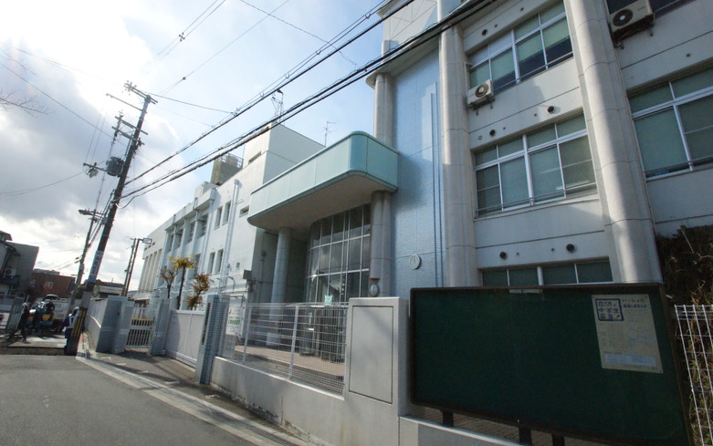 松虫中学校画像