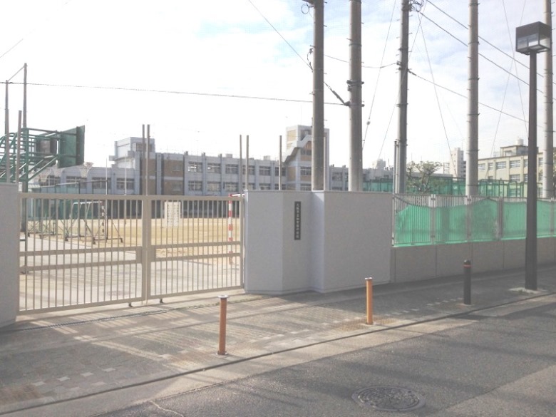 加賀屋中学校画像