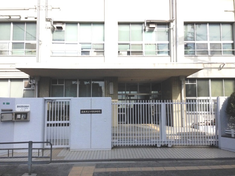 加賀屋中学校画像