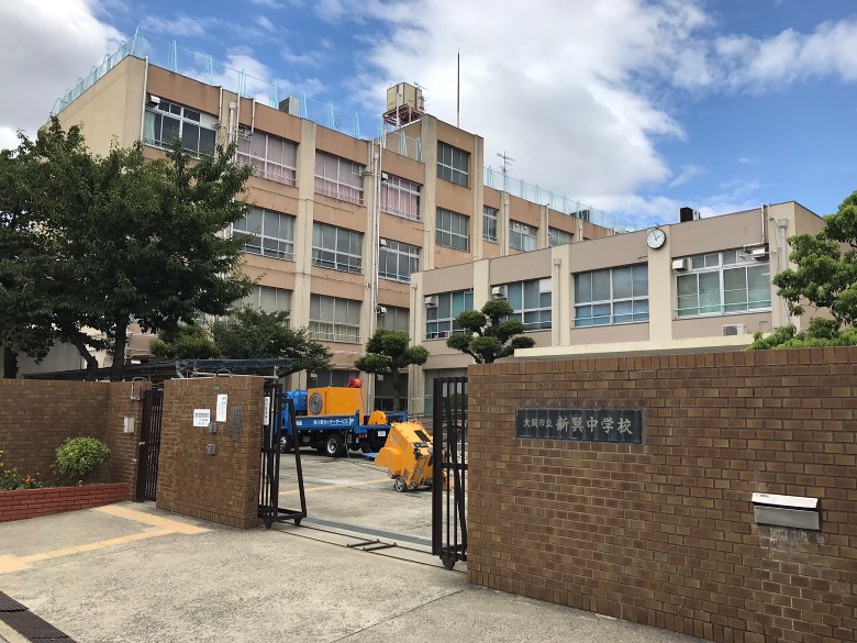 新巽中学校画像