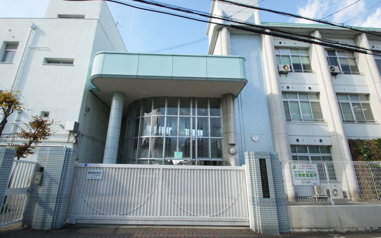 松虫中学校画像