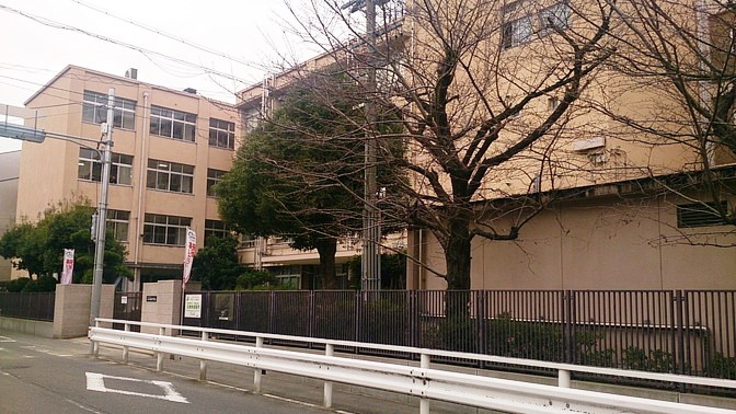 瓜破西中学校画像