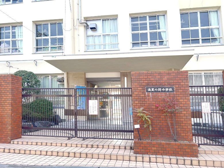 遠里小野小学校画像