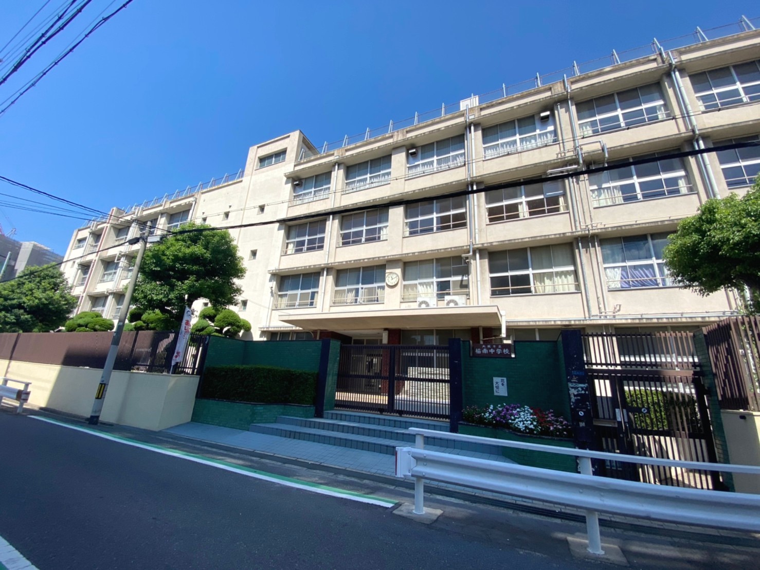 梅南中学校画像